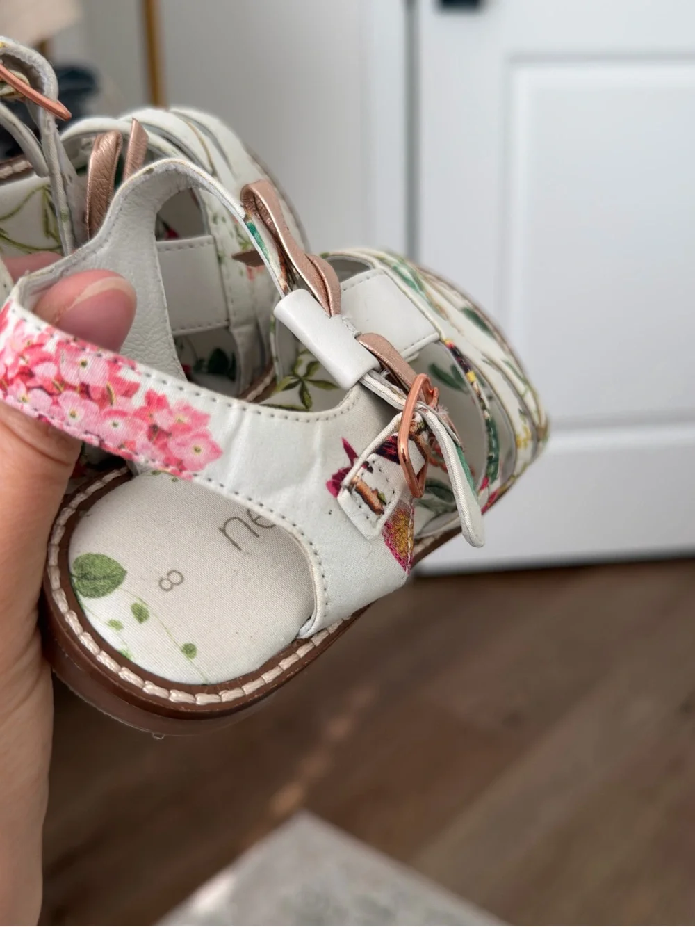 NEXT White Floral Girls Sandals Rose Gold Bow Buckle Side Size 8c Toddler Girl